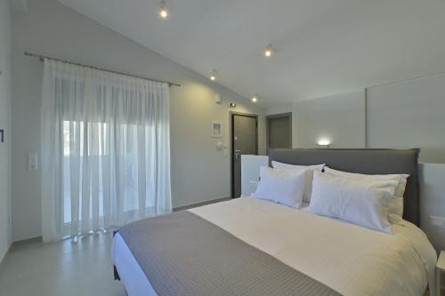 Elegant Duplex Apartment - Daphne