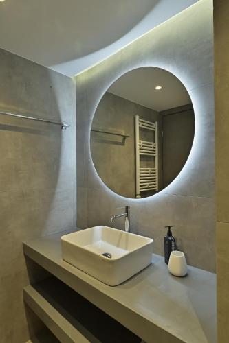 Elegant Duplex Apartment - Daphne