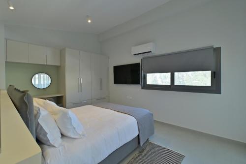 Elegant Duplex Apartment - Daphne