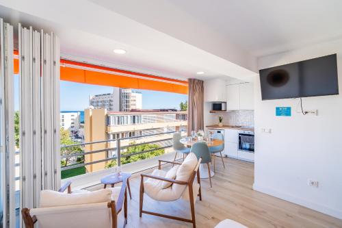 Cubo's Sea View Studio 100m from the Beach