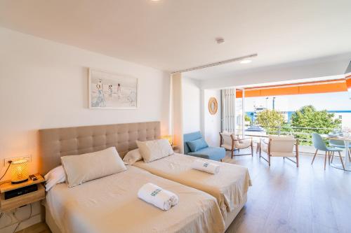 Cubo's Sea View Studio 100m from the Beach