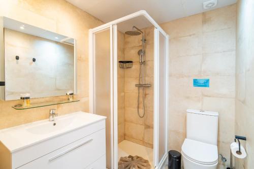 Cubo's Sea View Studio 100m from the Beach