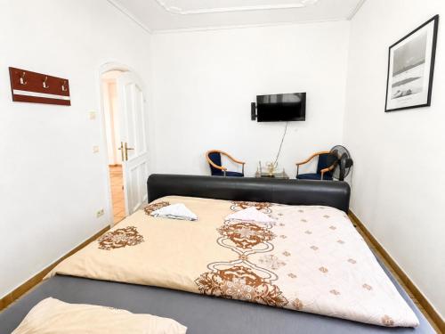 Cozy Private Rooms in Villa with WiFi & shared kitchen