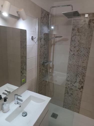 Los Geranios, Close to BEACH, Puerto Colon, YellowCat 2