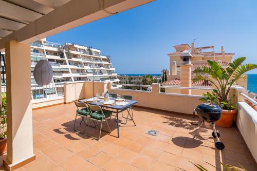Cubo's Benalmadena Apartment Pool & Parking