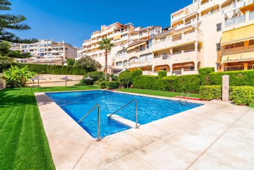 Cubo's Benalmadena Apartment Pool & Parking