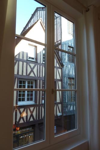 Gambar di galeri bagi Une Chambre Dans L'atelier De R di Rouen