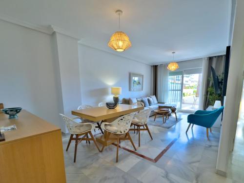South-Facing 2BR near Puerto Banús