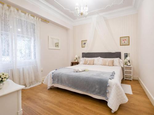 Propiedad Premium de 4 Dormitorios con Terrazas Privadas en Gran Via Valencia-AC, Wifi, Ubicación Perfecta