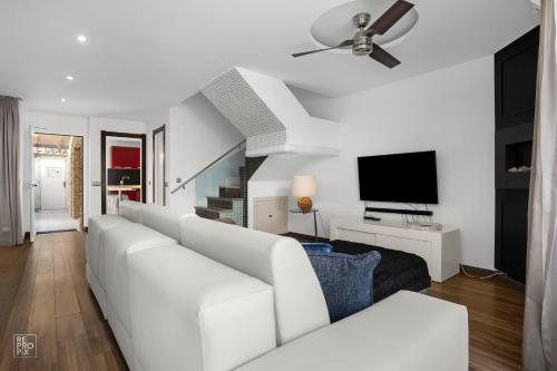 Boutique Townhouse with Hot Tub near Puerto Banús