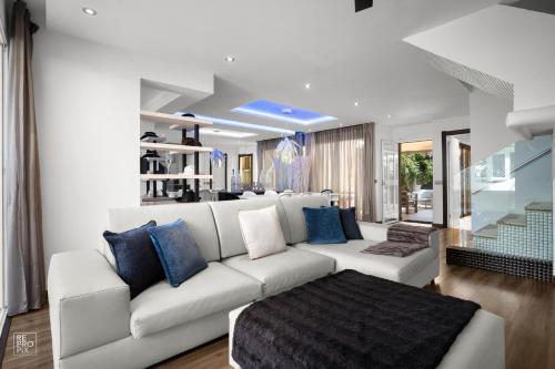 Boutique Townhouse with Hot Tub near Puerto Banús