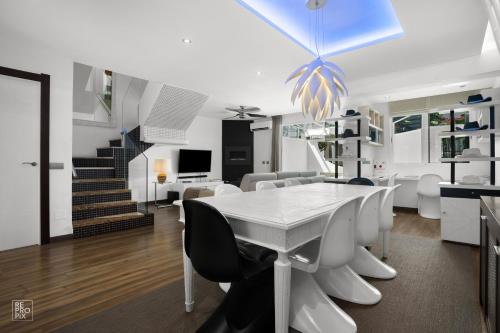 Boutique Townhouse with Hot Tub near Puerto Banús
