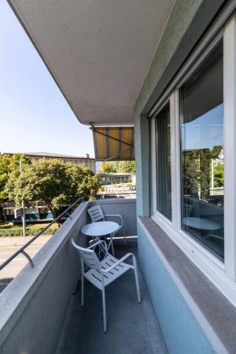 Bright 2 BR flat - Parkview 3