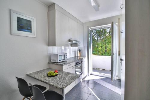Bright 2 BR flat - Parkview 3