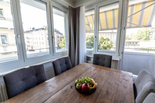 Bright 2 BR flat - Parkview 3