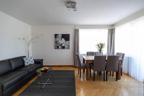 Bright 2 BR flat - Parkview 3