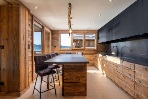Chalet LImpérial Indoor Pool Sauna Cinema Room & Panoramic Views 1