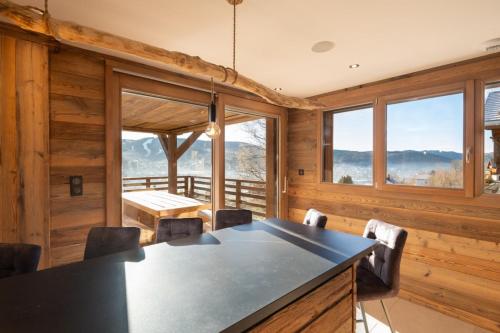 Chalet LImpérial Indoor Pool Sauna Cinema Room & Panoramic Views 1