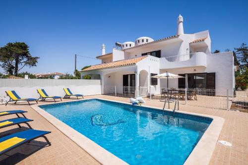 CAJI- Villa w pool near the beach By OCvillas