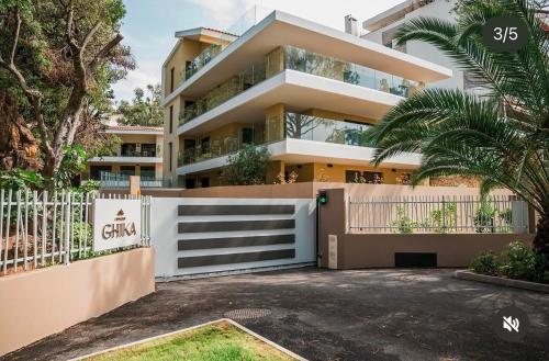 Cannes Ghika Oasis