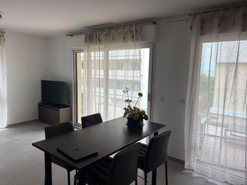 Cannes Ghika Oasis
