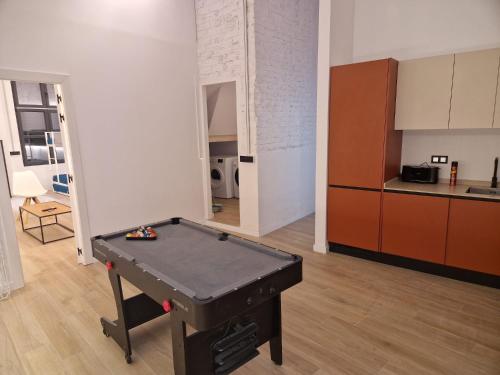 New 2026 luxury design loft, by Santa Barbara Castle, with pool table, AC and wifi