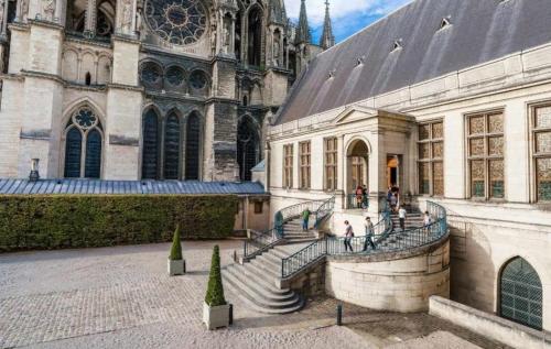 Au cœur de la cité des Sacres - Appartement rénové