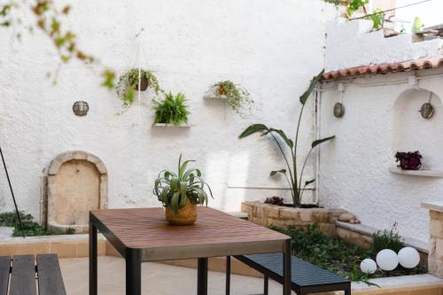 Aurelia Residence in the heart of Chania by 8essentially