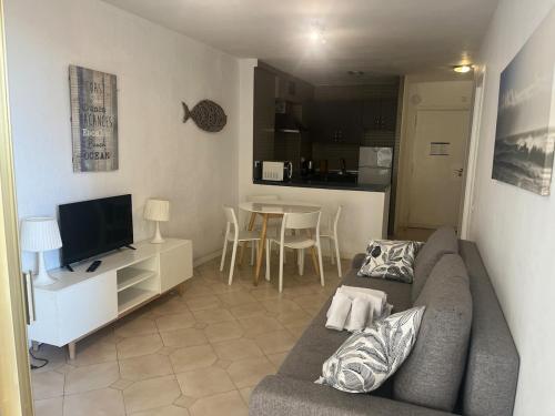 Beautiful apartment on 1 line