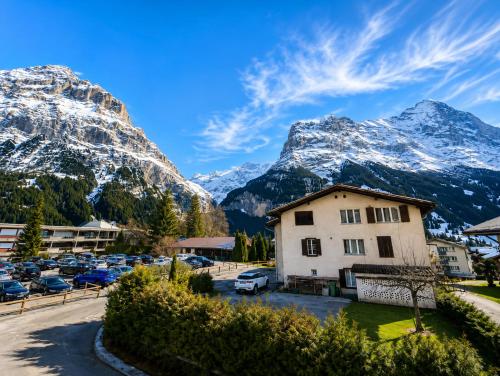 Brand-New Eiger View 3BR Apartment - Premium Location - Free Parking - Terrace