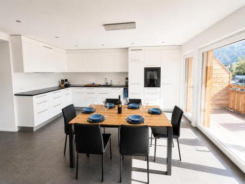 Brand-New Eiger View 3BR Apartment - Premium Location - Free Parking - Terrace