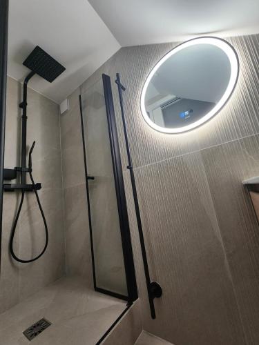 Sunny Top-Floor 2BR in the Heart of Paris 9