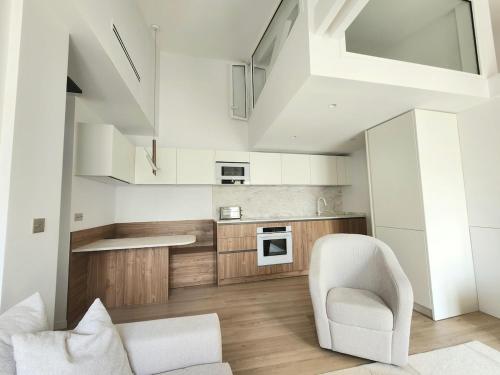 Sunny Top-Floor 2BR in the Heart of Paris 9
