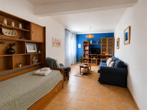 Entire flat 70sq m at Luz just 400m beach distance