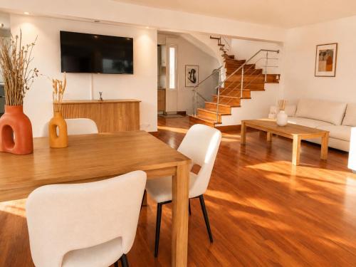 Adelos II Glow Villa 5BR 360m -Elevator-Rooftop