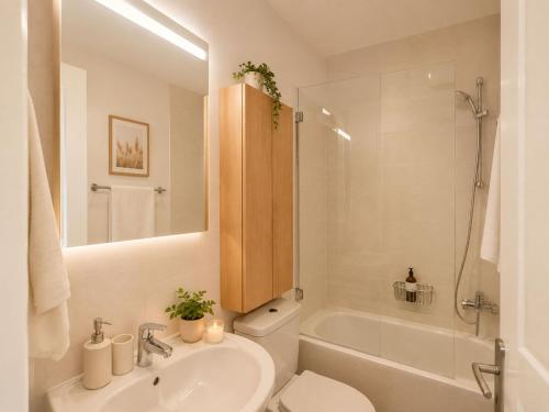 Adelos II Glow Villa 5BR 360m -Elevator-Rooftop