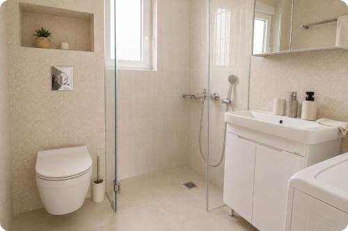 Adelos Maisonette Near Vouliagmeni Beach