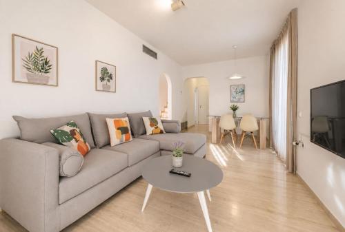 Adelos Maisonette Near Vouliagmeni Beach