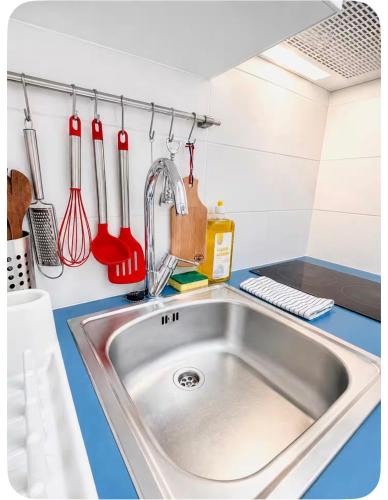Grand studio Faubourg SaintHonoré Paris 8th