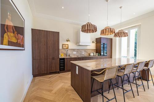 69 PICAUD - Charming 3-bed with sea view balcony and parking