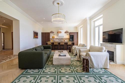 69 PICAUD - Charming 3-bed with sea view balcony and parking