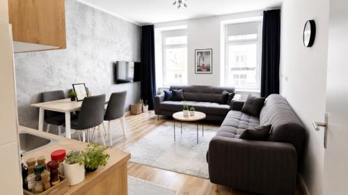 Dream Living 8 min to Center