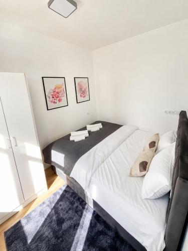 Dream Living 8 min to Center