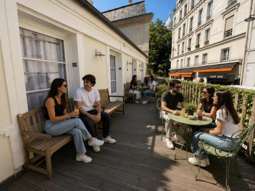 Le Village Montmartre