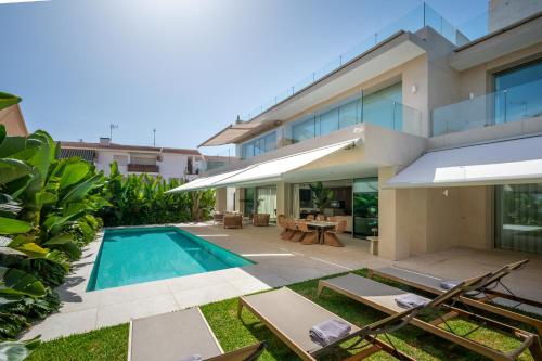 Villa Algarrobo - Luxury Villa with pool in town centre - LUAL