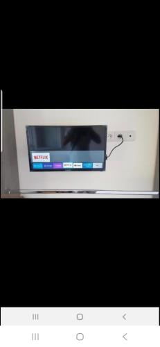 Chambre privative, grand arenas, proche aeroport, tram sur place, gare train st Augustin, 2 toilet, 2 cabine shower