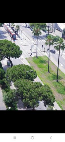 Chambre privative, grand arenas, proche aeroport, tram sur place, gare train st Augustin, 2 toilet, 2 cabine shower