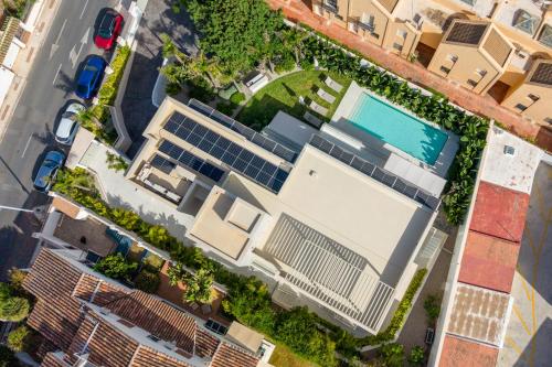 Villa Algarrobo - Luxury Villa with pool in town centre - LUAL