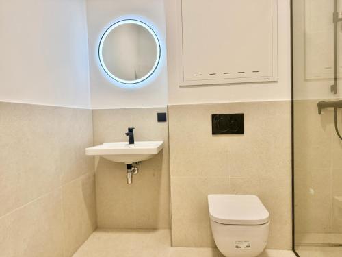 Modern Design Apartment with Garden & Free Parking