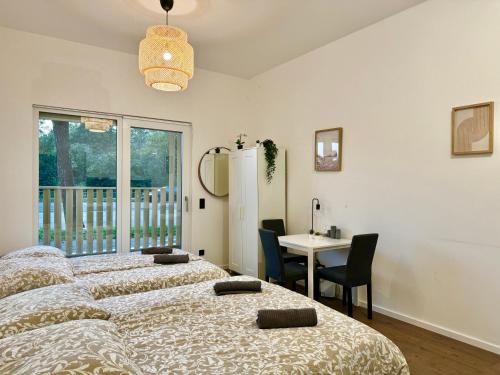 Modern Design Apartment with Free Parking